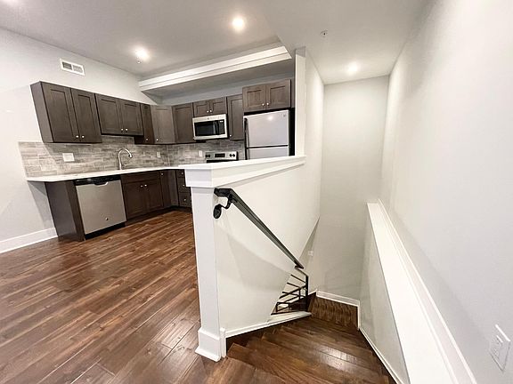 4th image of 1415 N Franklin St #1