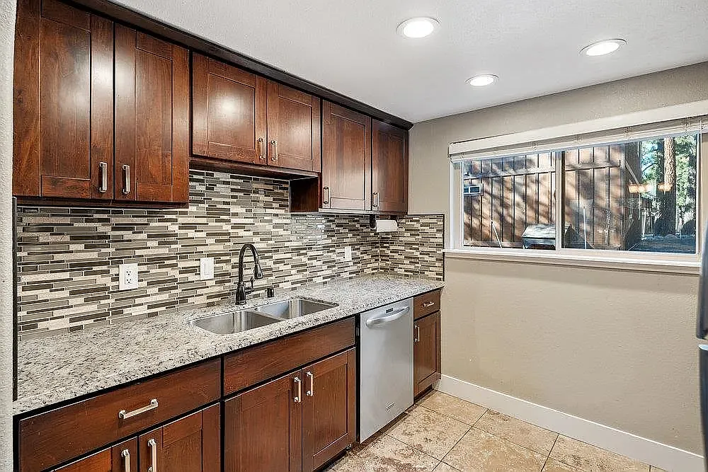 4 bed, 1296 sqft, $3,600 — Photo 2