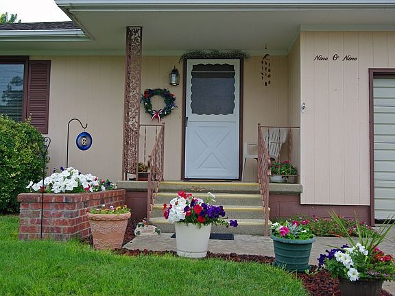 2nd image of 909 W 13th St