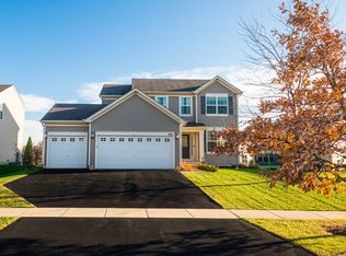 899 Great Falls Dr, Volo, IL 60073