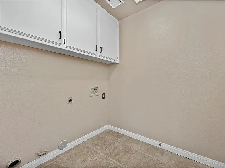 9200 Hoxie Ct — Photo 17