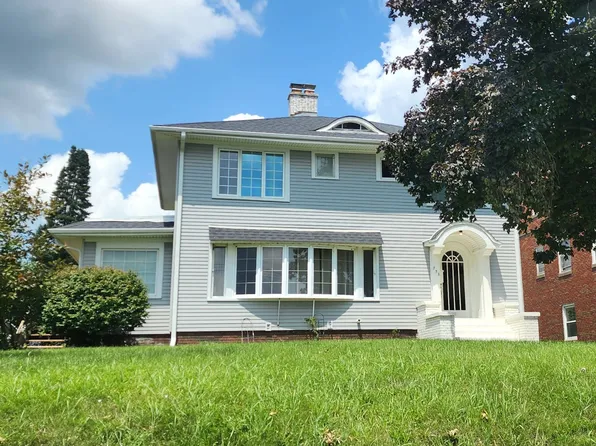 732 River Dr, Bettendorf, IA 52722