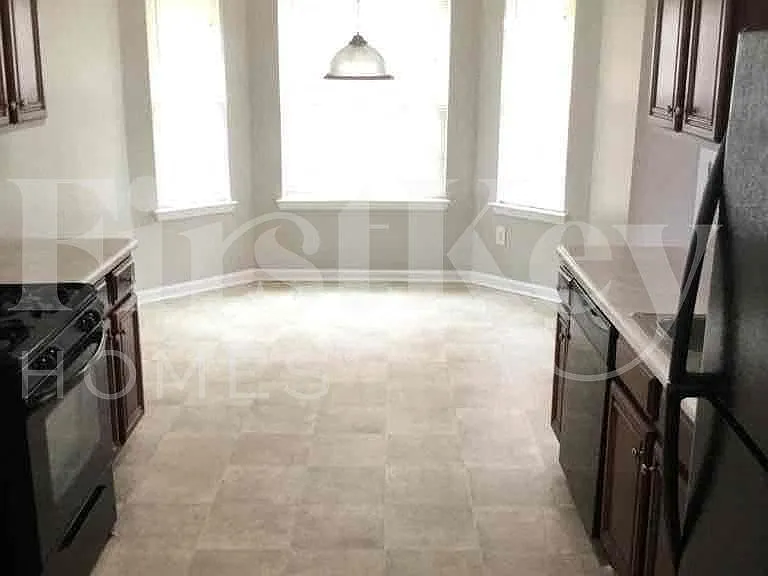 50 Greenway Dr — Photo 6