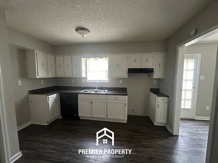 2105 Woodfield Park Rd — Photo 6