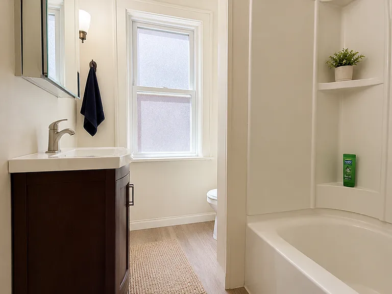 5541 Bartlett St — Photo 9