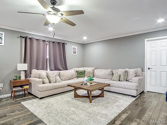 4th image of 1050 Hartman Dr