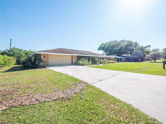 3rd image of 1535 Del Crest Pl