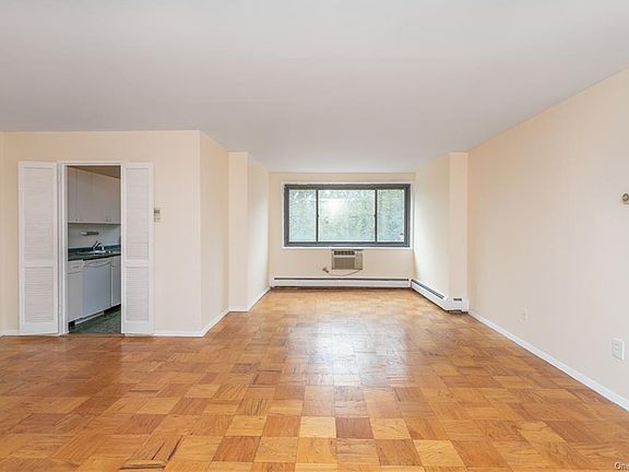 4th image of 100 E Hartsdale Ave #Mdw