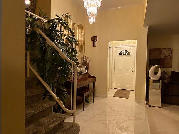 3rd image of 100 Venetian Blvd