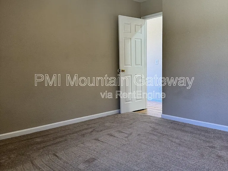 131 Primrose Dr #B — Photo 14