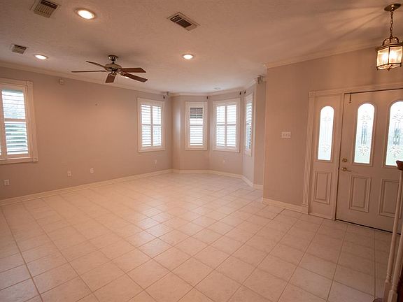 3rd image of 2702 Lake Pointe Dr