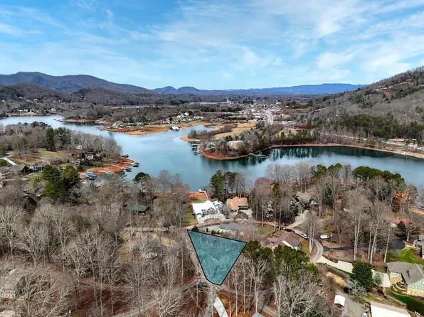 718 Beech Cove Dr, Hiawassee, GA 30546
