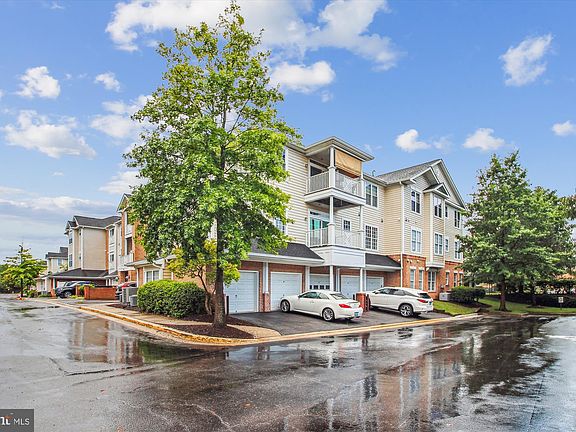 5th image of 411 Hamlet Club Dr Unit 207
