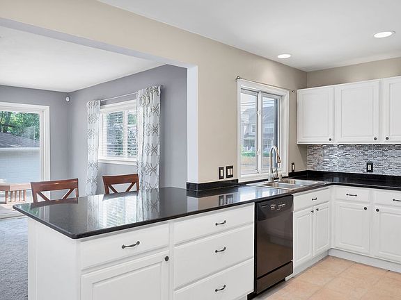5th image of 4608 Sedgemoor Ave