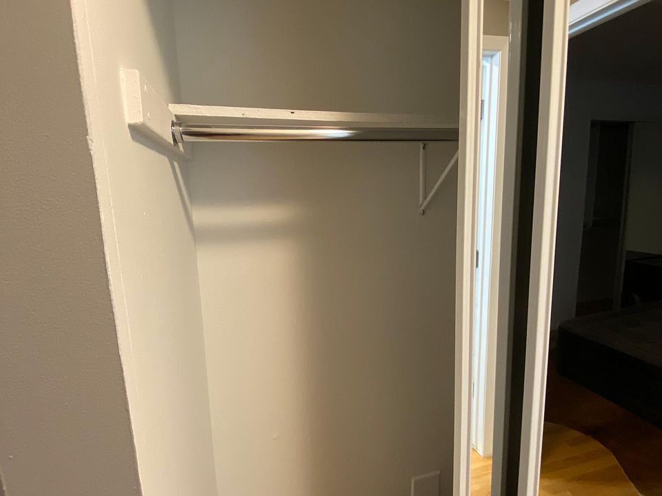1st image of 5521 N Kenmore Ave #1