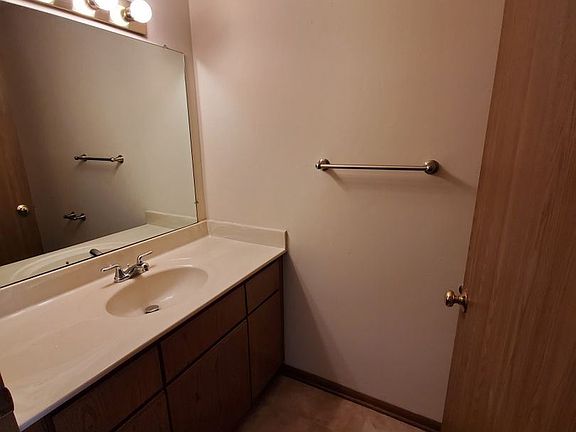 5th image of 452 Bolson Dr