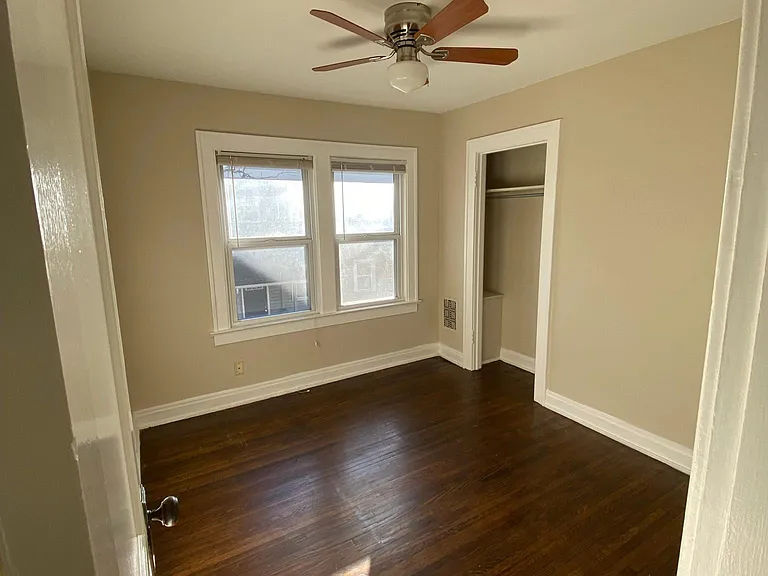 2438 Glenmawr Ave — Photo 3