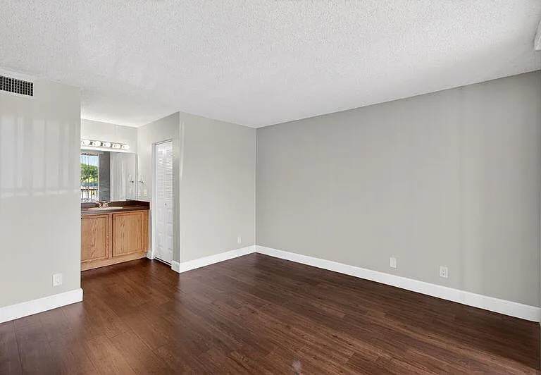 728 Executive Center Dr #29 — Photo 8
