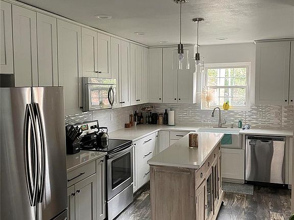 4th image of 1065 Pinegate Dr