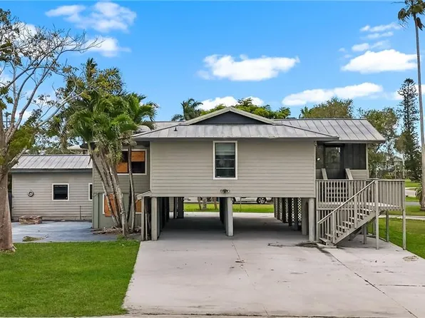 301 Allen AVE, EVERGLADES CITY, FL 34139