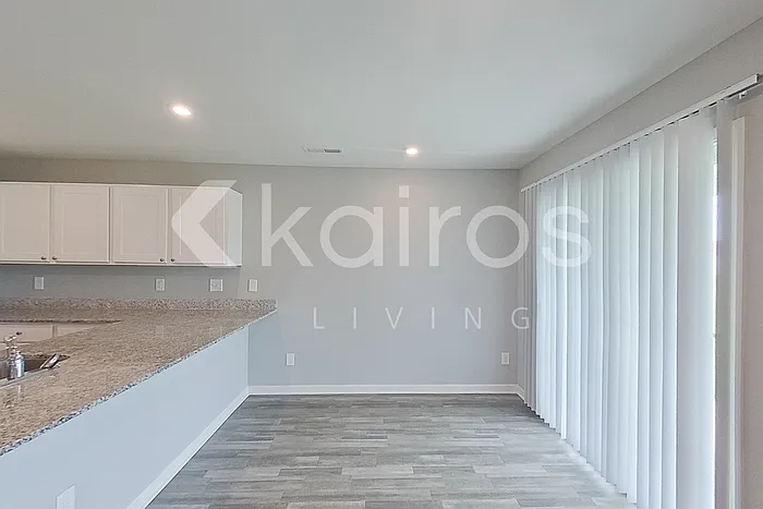 102 Kyles Dr — Photo 4