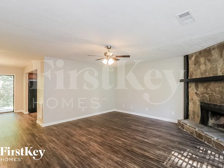 4665 Jamerson Forest Pkwy — Photo 2