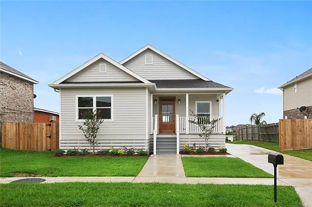 3 bed, 2.0 bath, 1744 sqft, $2,500 — Photo 1
