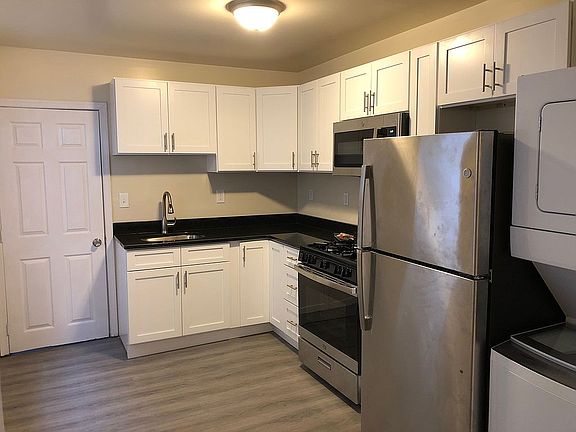 2nd image of 1111 N Sloan St