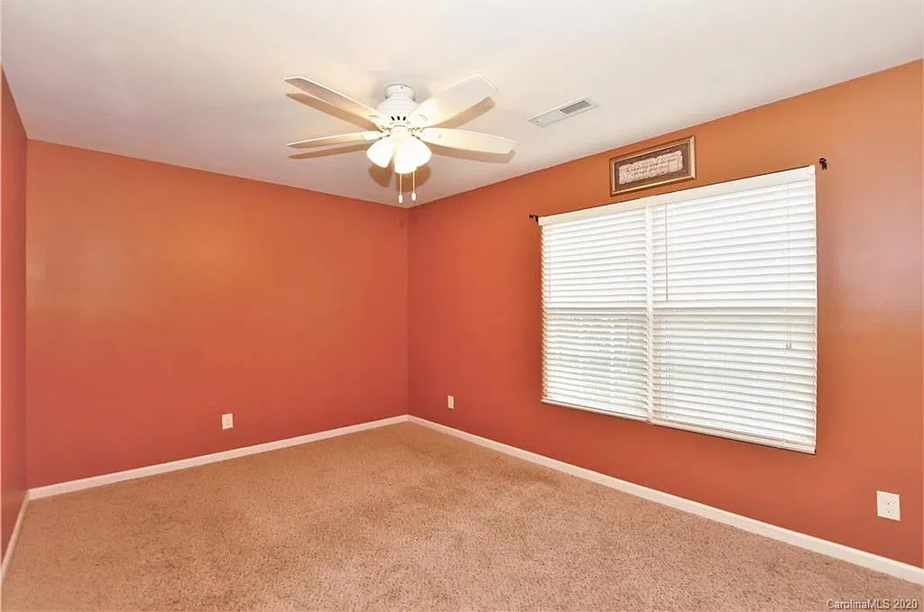 4 bed, 3120 sqft, $2,400 — Photo 4