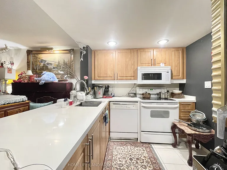 225 Davenport Rd #202 — Photo 5