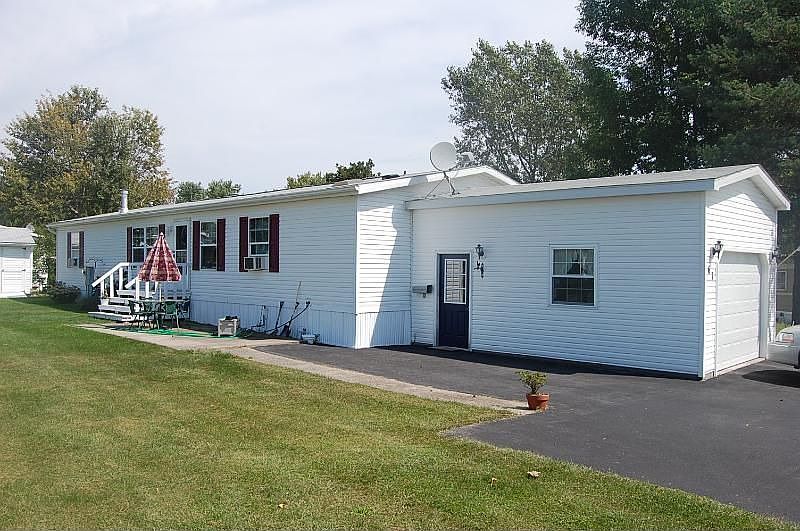 1st image of 67 Center Ln
