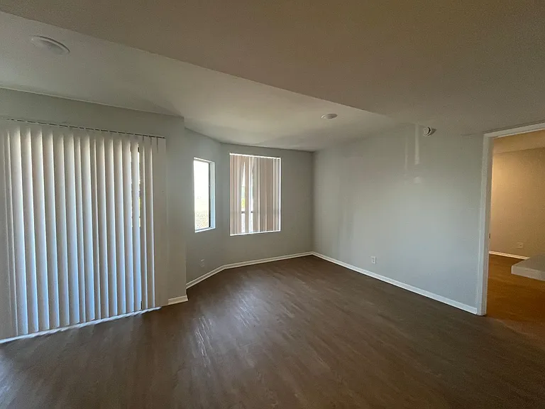 6310 Sylmar Ave — Photo 11