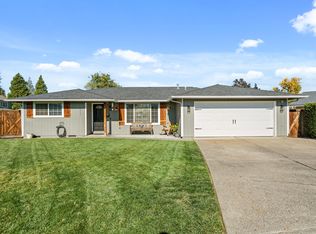 1011 Hermosa Dr, Central Pt, OR 97502
