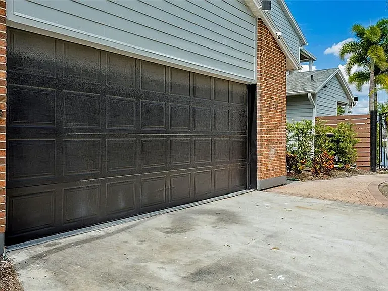 769 Kingston Ct — Photo 4