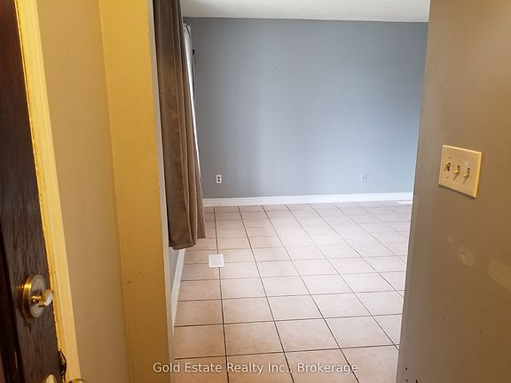 4th image of 426 Langlois Ave