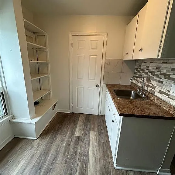 3153 Peter St #UPPER — Photo 4