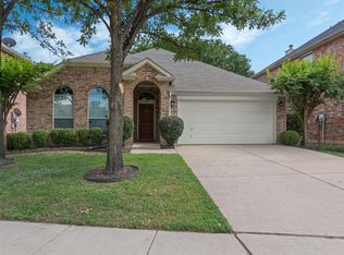104 Goldenrain Tree Dr, Euless, TX 76039