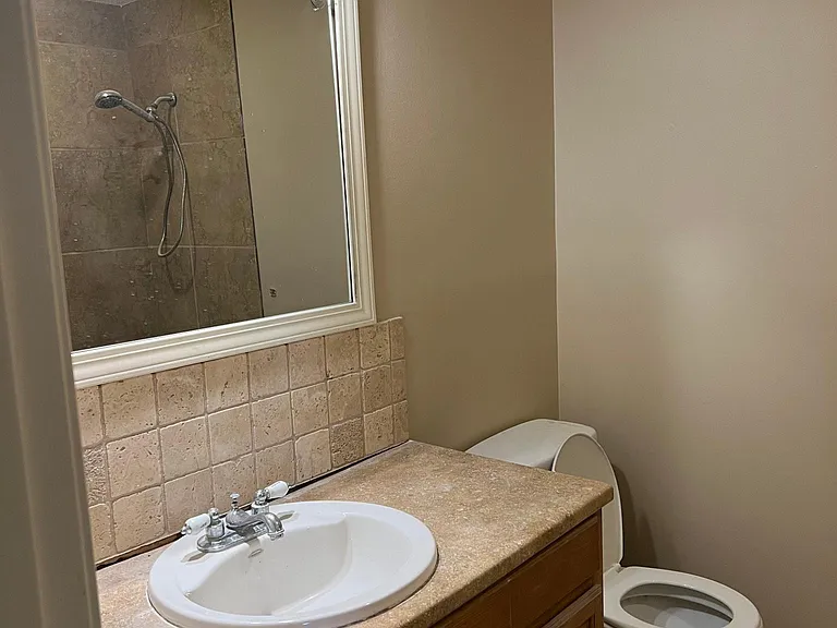 104 SE Flagstone Dr — Photo 6