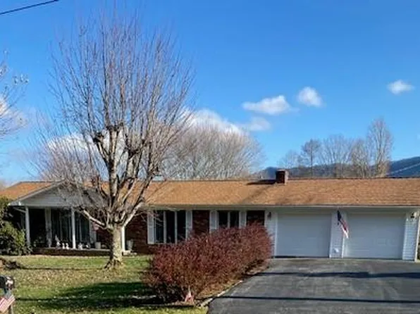 695 Thru Dr, Pounding Mill, VA 24637