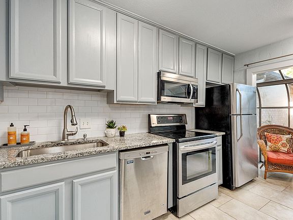 5th image of 4721 Collinwood Ave