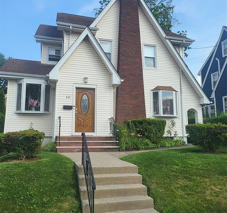 1st image of 19 Irvington Pl