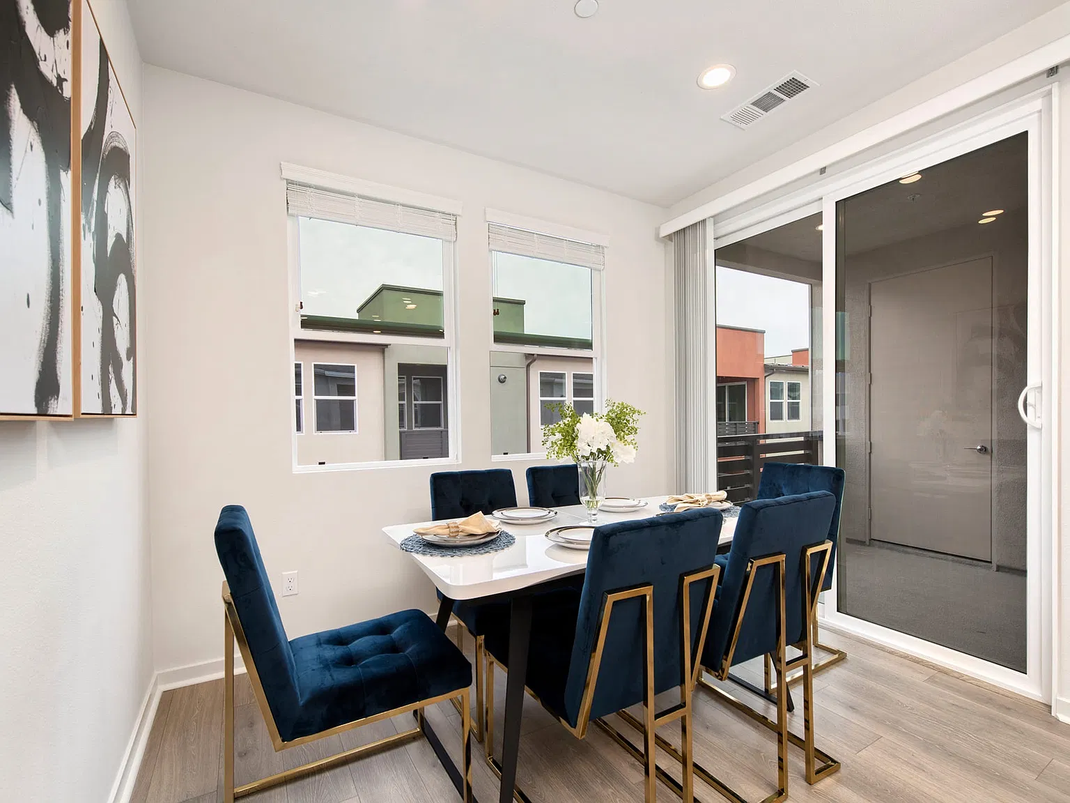 2 bed, 950 sqft, $4,500 — Photo 1
