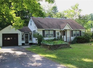 121 Chestnut Rd, North Syracuse, NY 13212