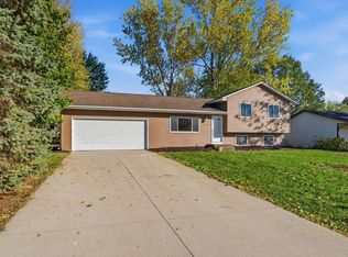 2613 Wimbledon Dr, Woodbury, MN 55125