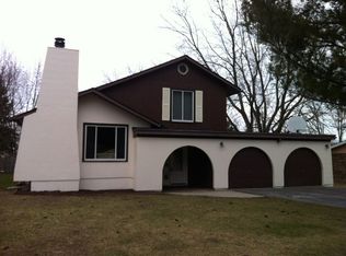 1114 Country Club Dr, Crown Point, IN 46307