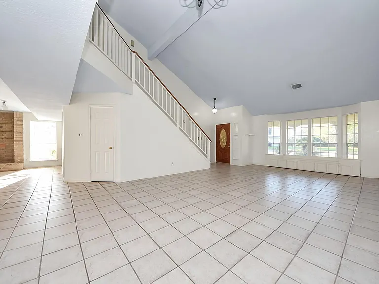 15614 Barbarossa Dr — Photo 15
