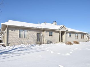 N80W17458 Robin Cir, Menomonee Falls, WI 53051