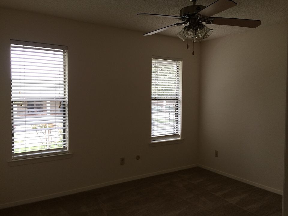 2nd image of 4301 Lake Shore Villa Dr