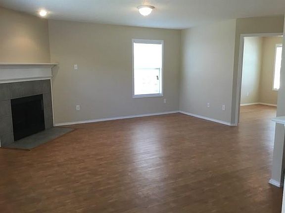 2nd image of 4833 Trail Hollow Dr
