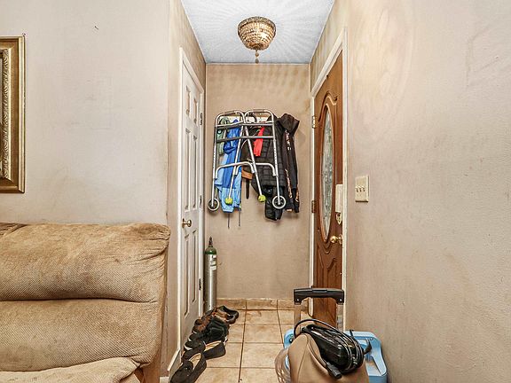 4th image of 1310 Shamrock St